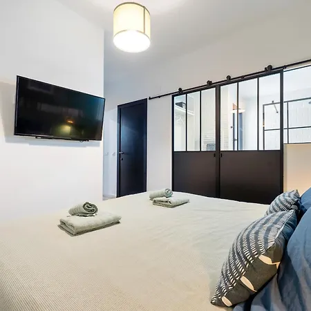 Hauzify I Martinez Apartment