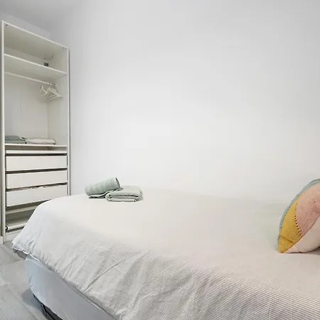 Hauzify I Martinez Apartment